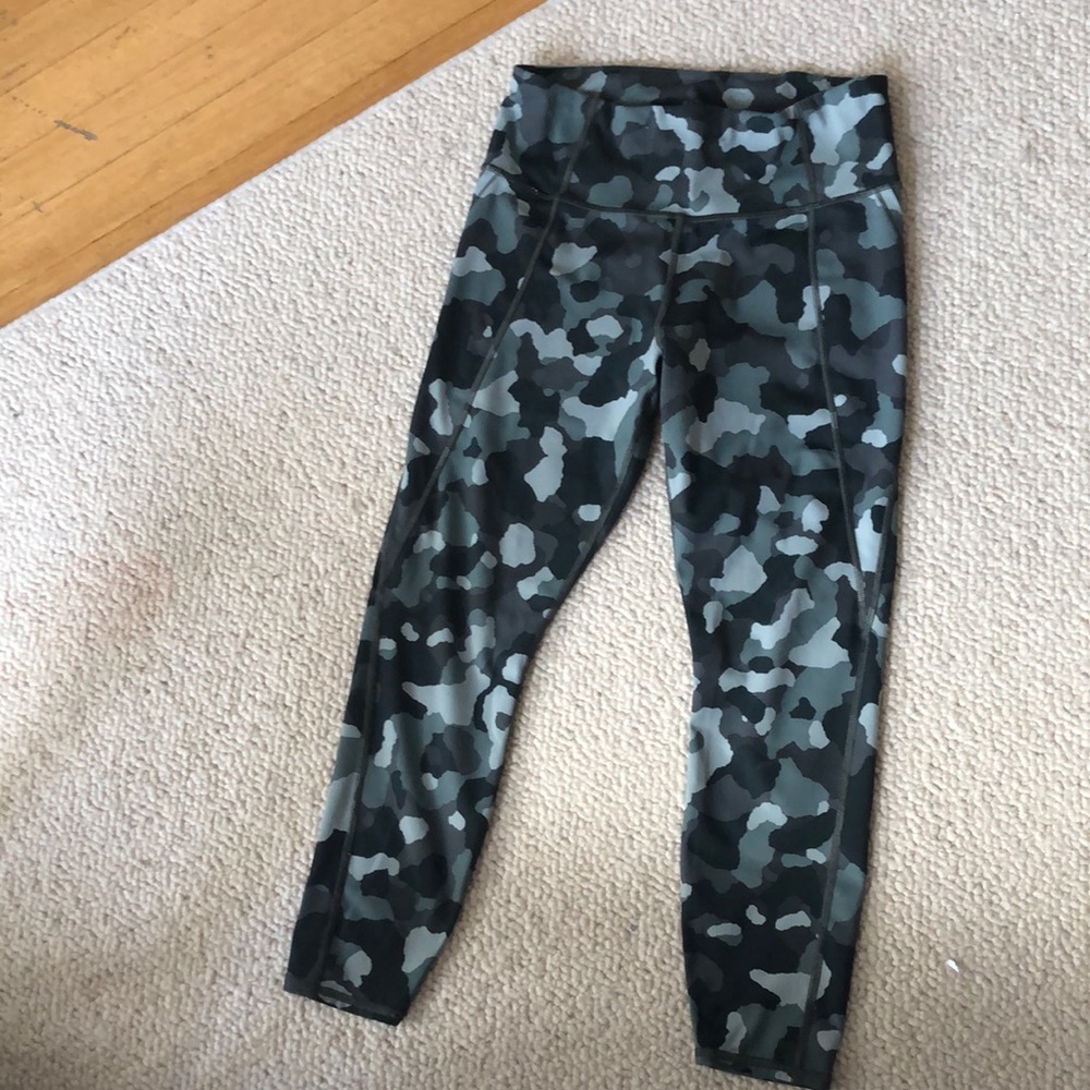 Athleta 7/8 yoga pants